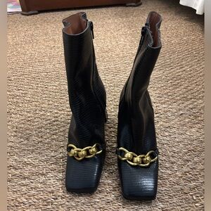 Brenda Zaro black booties size 7